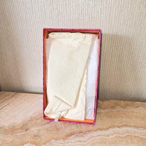 Tory Burch Eleanor Loafers - Picture 11 of 11